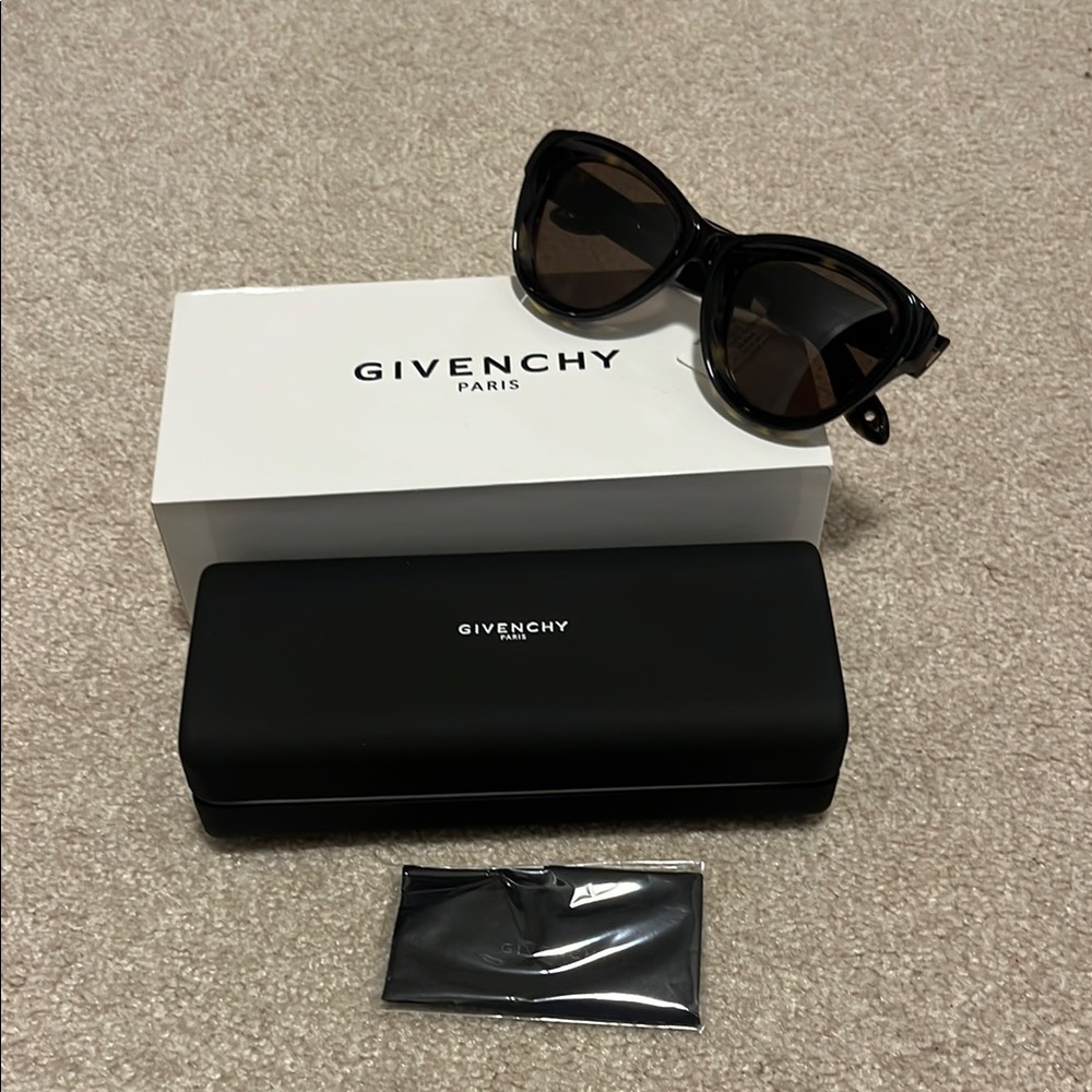 Givenchy Black Sunglasses New w tags! New w case/cloth/box! Unisex